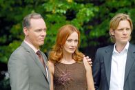 SOKO Kitzbühel – (v.li.) Karl-Heinz von Liebezeit (Daniel Gloger), Katja Flint (Katharina Gloger), Kai Ivo Baulitz (Markus Gloger).