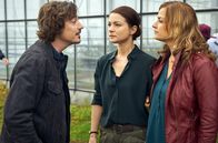 Weingut Wader - Neue Wege – Rolf Scherer (Nils Brunkhorst) im Streit mit Anne (Henriette Richter-Röhl) und ihrer Freundin Corinna (Ines Lutz, re.).
