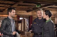 SOKO Kitzbühel – (v.li.) Jakob Seeböck (Lukas Roither), Ferry Öllinger (Kroisleitner), Tina Nitsche (Valerie Renner).