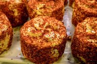 Zu Tisch ... – Baskischer Käse, von Espelette-Chili umhüllt