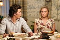 Young Sheldon – Georgie Cooper (Montana Jordan, l.); Mandy (Emily Osment, r.)