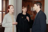 Kommissar Rex – (v.li.) Andrea Sawatzki (Selma Melle-Schneiders), Vera Borek (Marie Puchner), Gedeon Burkhard (Alexander Brandtner).