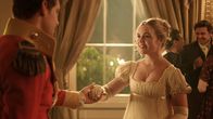 Sanditon – Captain William Carter (Maxim Ays) und Alison Heywood (Alison Heywood)