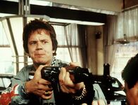Cadillac Man – Weil er an der Treue seiner Freundin zweifelt, stürmt Larry (Tim Robbins) schwerbewaffnet den Auto-Salon und nimmt alle Anwesenden als Geiseln