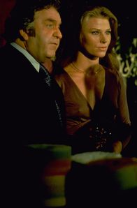 Columbo – Alan Mallory (Mickey Spillane, l.); Eileen McRae (Mariette Hartley, r.)