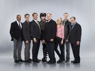 Navy CIS – (11. Staffel) - Immer auf der Jagd nach Bösewichten in den eigenen Reihen: das Navy CIS-Team (v.l.n.r.: Rocky Carroll, Brian Dietzen, Michael Weatherly, Pauley Perrette, Mark Harmon, Emily Wickersham, Sean Murray und David McCallum) ...