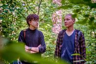 Schloss Einstein – Noah (Philip Rüger, re.) findet in Joel (Samuel Koch, li.) einen unerwarteten Verbündeten.