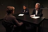 Navy CIS – Nick Torres (Wilmer Valderrama hinten l.); Alden Parker (Gary Cole, hinten r.)