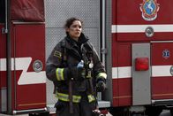Chicago Fire – Erschöpft: Kara Killmer als Sylvie Brett