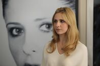 Ringer – Zu ihrer Zwillingsschwester hatte Bridget (Sarah Michelle Gellar) kein gutes beziehungsweise gar kein Verhältnis. Als die beiden sich wiedersehen ahnen sie nicht, dass sich ihr Leben schlagartig verändern wird ...