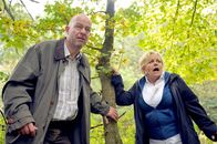 Vier Frauen und ein Todesfall – Charly Rabanser (Salchegger), Brigitte Kren (Maria).