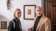 Steirerschuld – Kunstsammler Vogt (Benno Fürmann, rechts) verbietet Anni (Anna Unterberger, links) seine Sammlerstücke zu fotografieren.
