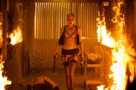 Transporter 2 - The Mission – Lola (Kate Nauta) will ihren Auftrag um jeden Preis erledigen und hinterlässt dabei eine Spur aus Schutt und Asche.