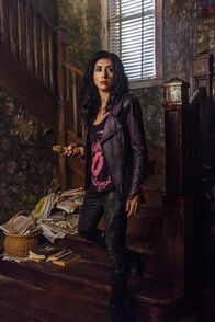 Ash vs. Evil Dead – Kelly (Dana DeLorenzo)