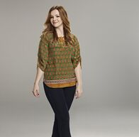 Two and a Half Men – (11. Staffel) - Taucht plötzlich auf: Charlies Tochter Jenny (Amber Tamblyn) ...