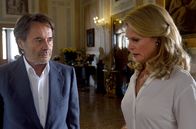 Donna Leon – Commissario Brunetti (Uwe Kokisch) trifft die Operndiva Flavia Petrelli (Leslie Malton) nicht als Musikliebhaber, sondern in beruflicher Funktion.