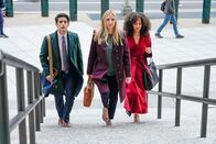 For the People – (v.li.): Wesam Keesh (Jay Simmons), Hope Davis (Jill Carlan), Jasmin Savoy Brown (Allison Adams).