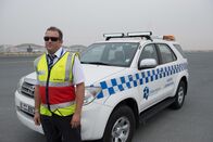 Ultimate Airport Dubai – Internationaler Flughafen Dubai - John Taylor, Airside Operations Duty Manager, bei der Wartung der Start- und Landebahn.  