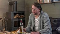 Sörensen hat Angst – ARD/NDR SÖRENSEN HAT ANGST Uhr im ERSTEN. Ein gebrochener Mann: der ehemalige Kurdirektor Frieder Marek (Matthias Brandt)