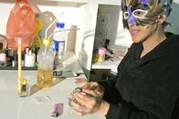 Drogen im Visier – BANGKOK- Stripper 'Aei' smokes crystal meth through a water pipe.