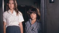 Der Zementgarten – Sue (Alice Coulthard), Tom (Ned Birkin)