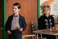 Young Sheldon – Iain Armitage (Sheldon Cooper), Annie Potts (Constance 'Meemaw' Tucker).