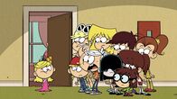 Willkommen bei den Louds – L-R: Lola, Lana, Leni, Lily, Lincoln, Lori, Lucy, Luna, Lisa, Lynn, Luan