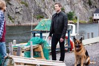 Hudson & Rex – l-r: Kapitän Jack Swift (Ian Matthews), Charlie Hudson (John Reardon), Rex (Diesel vom Burgimwald)