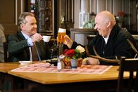 Um Himmels Willen – Wöller und Huber versöhnen sich (v.li.: Fritz Wepper, Wolfgang Müller).