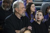 Speechless – Dom (M. C. Gainey, l.); Dylan DiMeo (Kyla Kenedy, r.)
