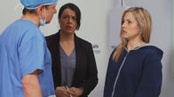 Ein perfekter Mord – Maryann talking with doctor about Dan.