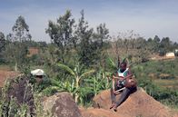 Stadt Land Kunst – Die von einer weltweit einmaligen Wildnis umgebene kenianische Hauptstadt Nairobi ist seit Anfang des 20. Jahrhunderts kontinuierlich gewachsen.