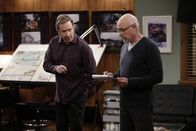 Last Man Standing – Mike (Tim Allen, l.); Ed (Hector Elizondo, r.)