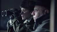 Tatort – Wachsam: Die Geschäftspartner Dr. Bürli (Heinrich Cuipers, r) und Dr. Freya Freitag (Jeanette Hain, l) auf der Jagd.