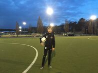 Kick it like Melina – Melina auf dem Trainingsplatz bei der Hertha 03 Zehlendorf.