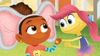 Esme & Roy – Esme traut ihren Ohren nicht, dass Lottie den Monstersittern helfen will.