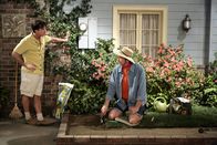 Two and a Half Men – L-R: Charlie Harper (Charlie Sheen), Dr. Herb Melnick (Ryan Stiles).