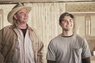 Bless This Mess – Beau Bowman (David Koechner, l.); Jacob (JT Neal, r.)