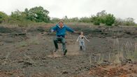 CheXpedition – Ulla und Checker Julian beim Wettrennen auf einem Vulkan.