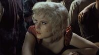 Letzte Ausfahrt Brooklyn – Tralala (Jennifer Jason Leigh)