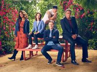 Single Parents – (v.li.): Kimrie Lewis (Poppy Banks), Leighton Meester (Angie D’Amato), Jake Choi (Miggy Park), Taran Killiam (Will Cooper), Brad Garrett (Douglas Fogerty).