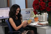 How I Met Your Mother – Meint es Barney wirklich ernst mit Nora (Nazanin Boniadi)?