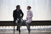 Black Swan – Als der Ballettdirektor Thomas Leroy (Vincent Cassel, l.) seinen bisherigen Star verstößt, bestimmt er die junge, aufstrebende Ballerina Nina (Natalie Portman, r.) zur neuen Primaballerina. Nun soll sie in der neuen Aufführung von "Schwanensee? den weißen Schwan verkörpern. Doch damit möchte sich die zierliche Tänzerin nicht zufriedengeben ...; Als der Ballettdirektor Thomas Leroy (Vincent Cassel, l.) seinen bisherigen Star verstößt, bestimmt er die junge, aufstrebende Ballerina Nina (Natalie Portman, r.) zur neuen Primaballerina. Nun soll sie in der neuen Aufführung von "Schwanensee? den weißen Schwan verkörpern. Doch damit möchte sich die zierliche Tänzerin nicht zufriedengeben ...