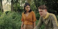 neoriginal: Doppelhaushälfte – Mari (Maryam Zaree) merkt, dass Johnny (Yuri Völsch) kein guter Zuhörer ist.
