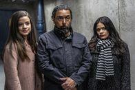 Charmed – (v.l.n.r.) Maggie Vera (Sarah Jeffery); Ray Vera (Felix Solis); Mel Vera (Melonie Diaz)