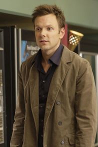 Community – Brittas neuer Freund Vaughn gerät mit seiner poetischen Ader ins Kreuzfeuer von Jeffs (Joel McHale) und Shirleys spitzen Zungen, weshalb es zum Eklat kommt ...