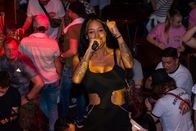 Partyschlager – Die Newcomerin Malin Brown tritt regelmäßig im Bierkönig auf Mallorca auf.