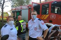 Re: – Ayrin Kabhas Kollegin Yael Bengio (li.) und ihr Kollege Arye Cohen (re.) sind beide jüdischen Glaubens. Trotz kultureller Unterschiede sind die drei ein eingespieltes Team.