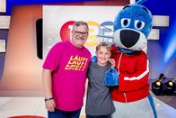 1, 2 oder 3 – Kamerakind Paul hatte viel Spaß dabei das Aufnahmeteam zu unterstützen. Piet Flosse und Elton freuen sich mit ihm.