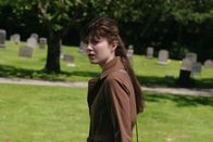 Final Destination 3 – Wendy (Mary Elizabeth Winstead) feiert mit ihren Freunden ihren Highschool-Abschluss in einem Freizeitpark. Kurz vor der Achterbahnfahrt überkommt sie eine tödliche Vision. Die Schüler lassen die Bahn links liegen. Prompt geschieht ein schrecklicher Unfall, bei dem alle Achterbahnbesucher sterben. Nun will sich der Tod seine überlebenden Opfer auf anderem Wege holen ...